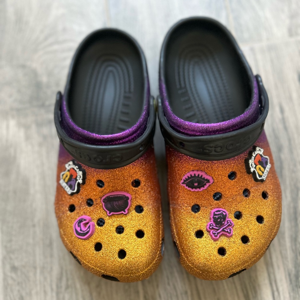 CROCS Classic Disney Hocus Pocus Clog W9 M7